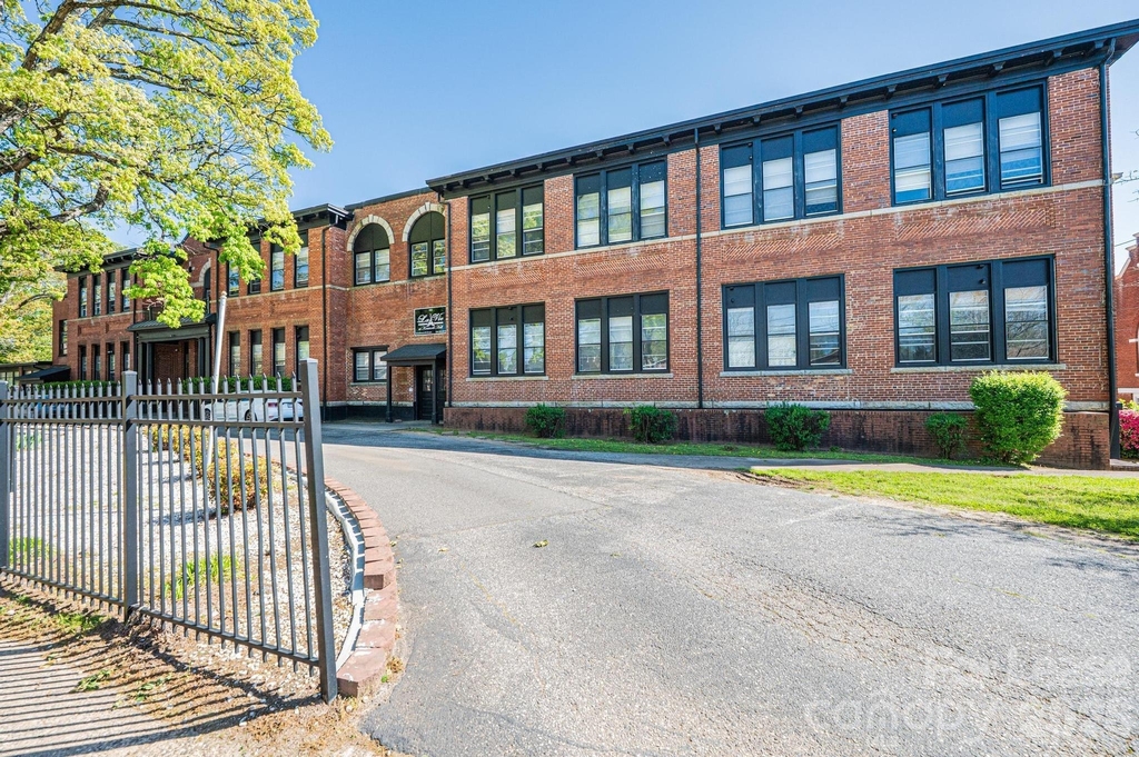 426 2nd Avenue Se - Photo 0