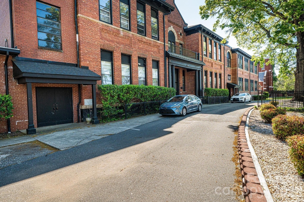 426 2nd Avenue Se - Photo 1