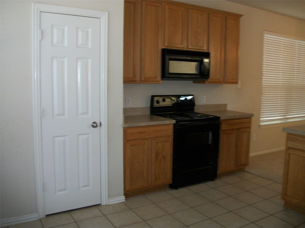 10190 Cedar Lake Drive - Photo 6