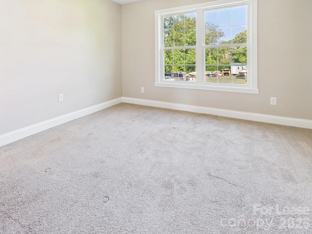 1329 Filbert Street - Photo 4