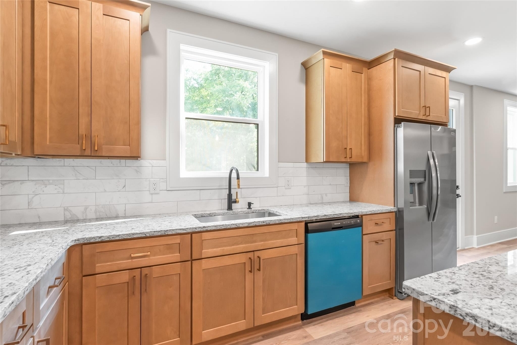 3905 Plainview Road - Photo 13