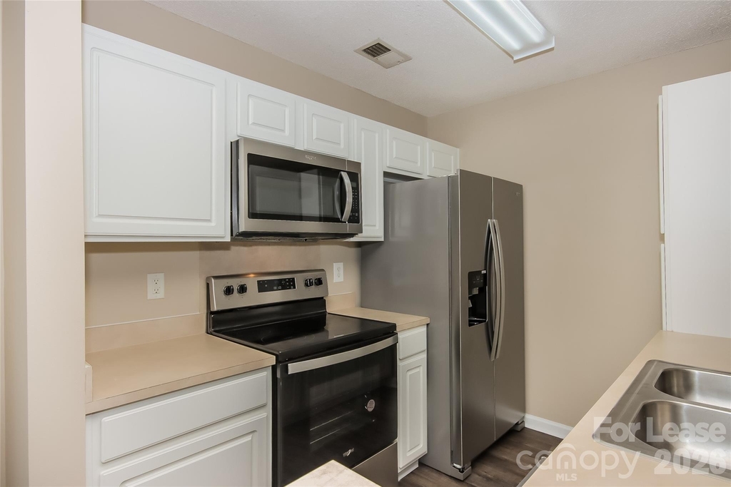 2170 Wexford Way - Photo 3