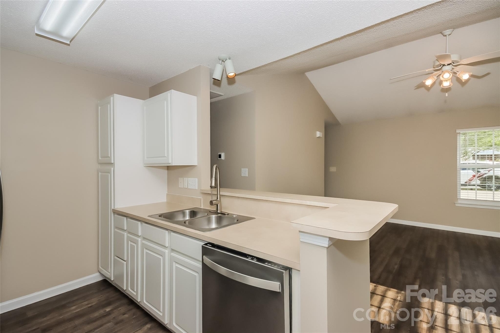 2170 Wexford Way - Photo 4