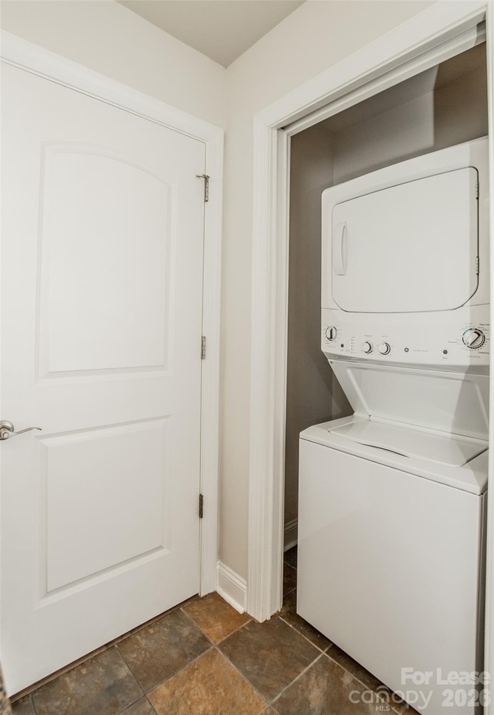 701 Royal Court - Photo 16
