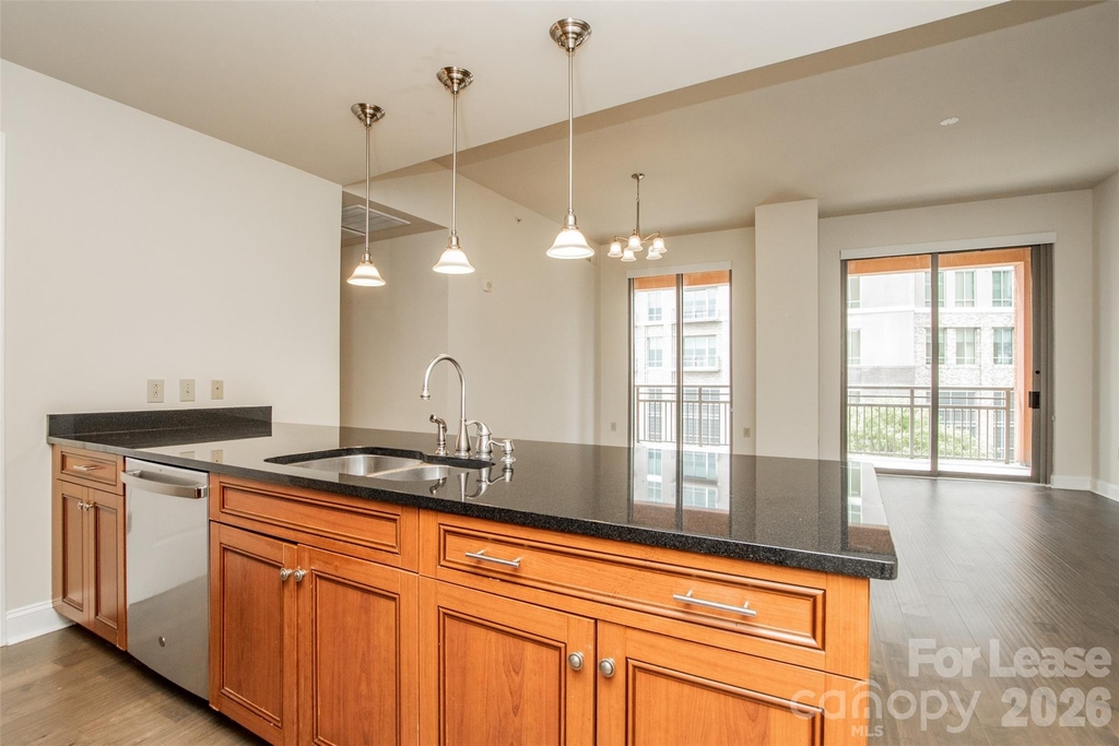 701 Royal Court - Photo 8