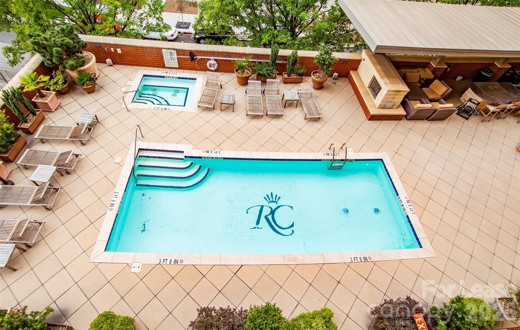701 Royal Court - Photo 0
