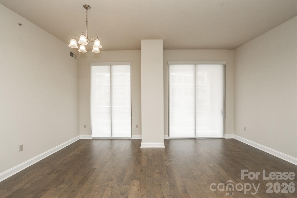 701 Royal Court - Photo 3