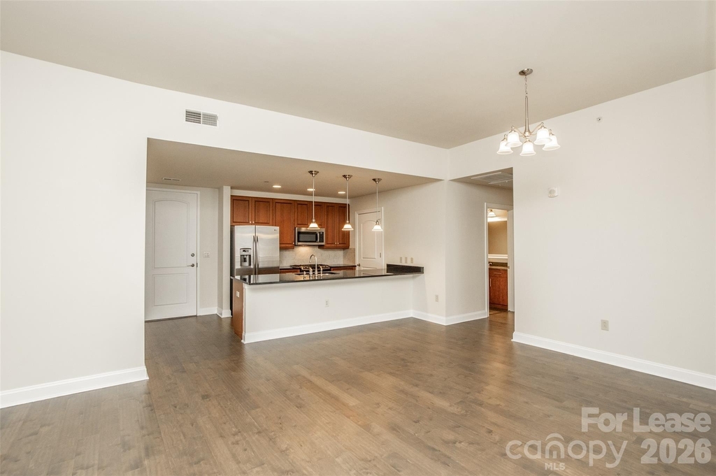 701 Royal Court - Photo 5
