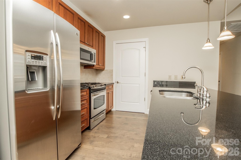 701 Royal Court - Photo 7