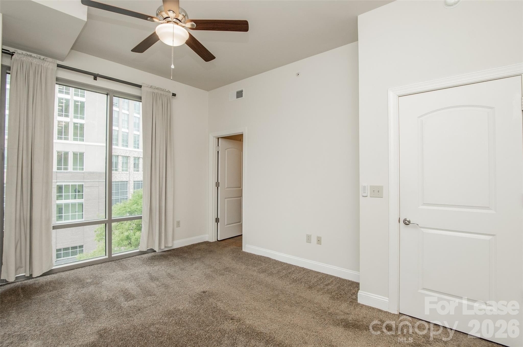 701 Royal Court - Photo 10
