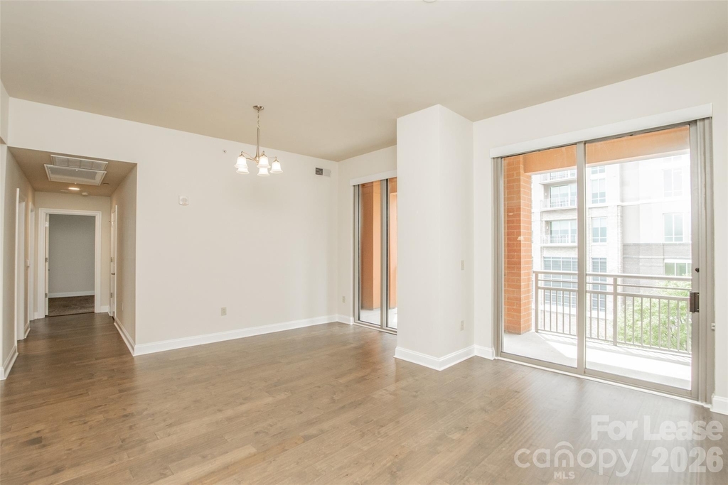 701 Royal Court - Photo 4