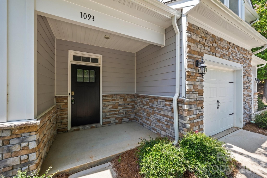 1093 Chicory Trace - Photo 1