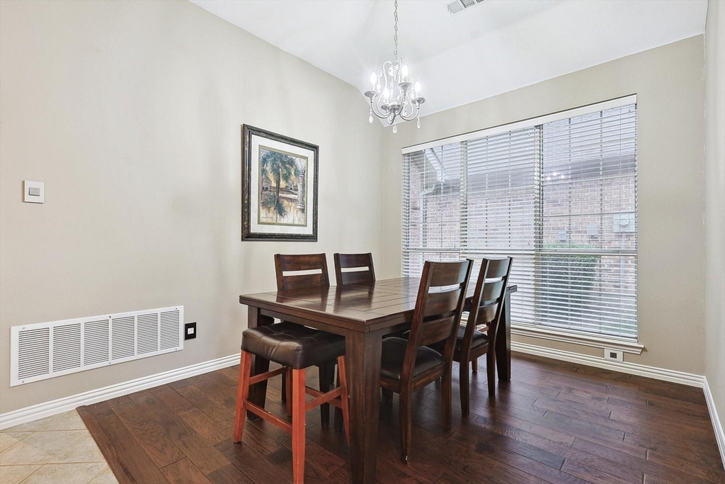 1000 Noble Avenue - Photo 3