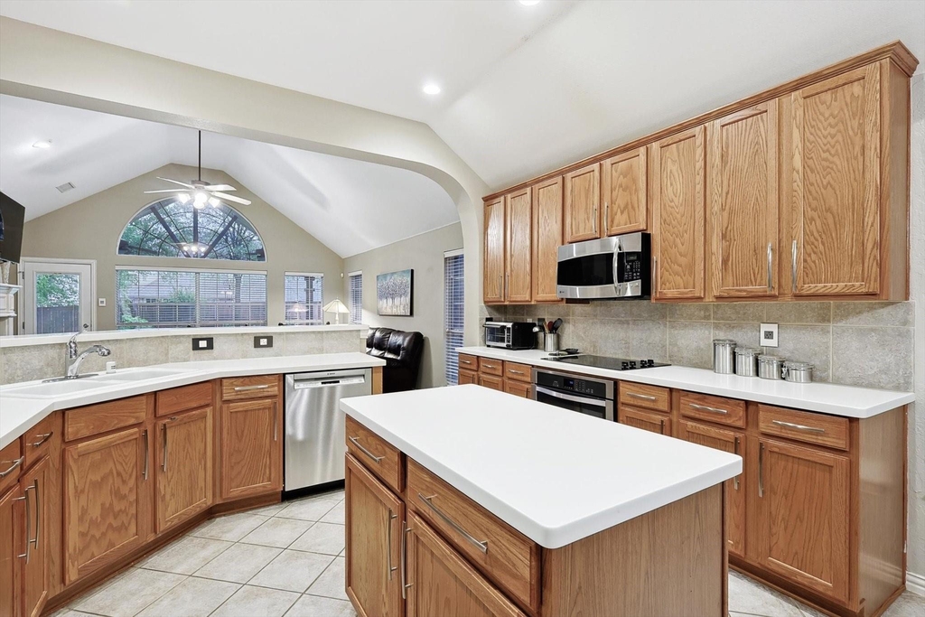 1000 Noble Avenue - Photo 6