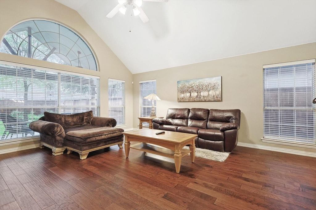 1000 Noble Avenue - Photo 9