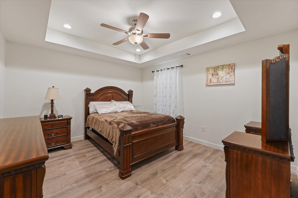 1206 Claude Street - Photo 6