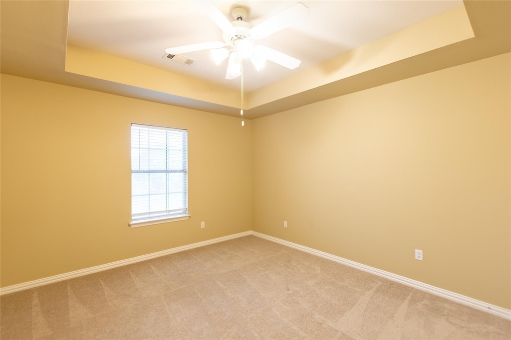 609 Regency Drive - Photo 18