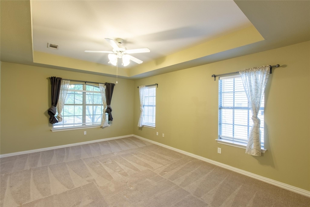 609 Regency Drive - Photo 20