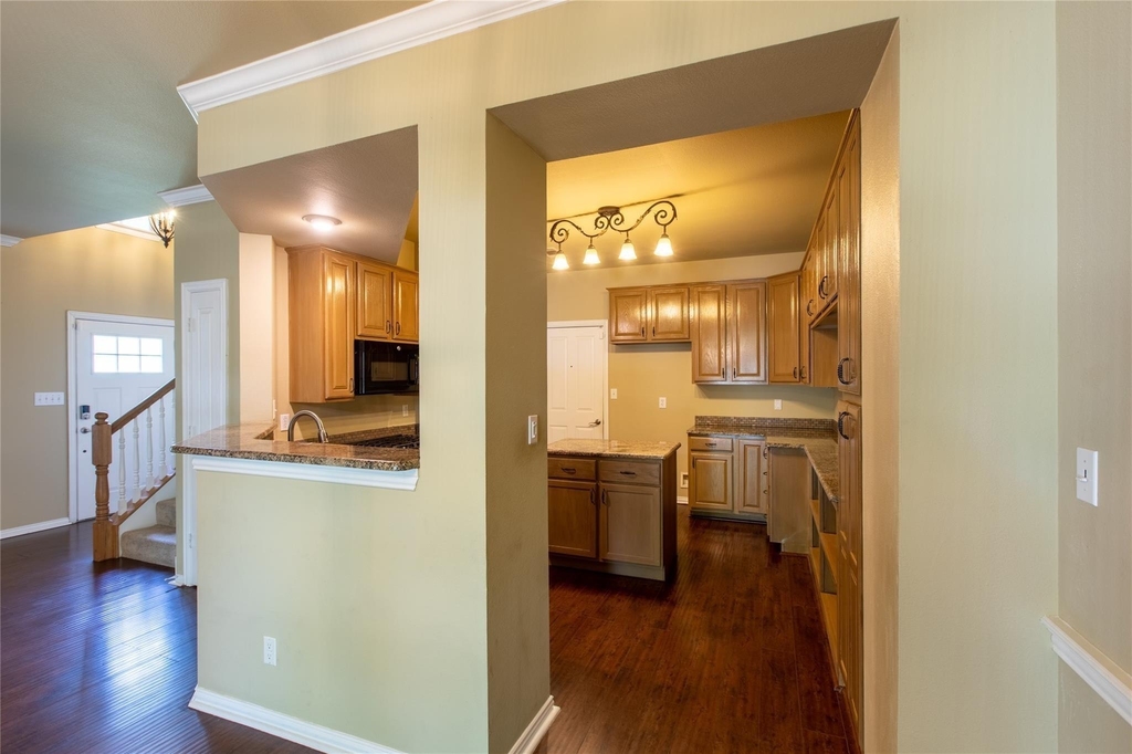 609 Regency Drive - Photo 11