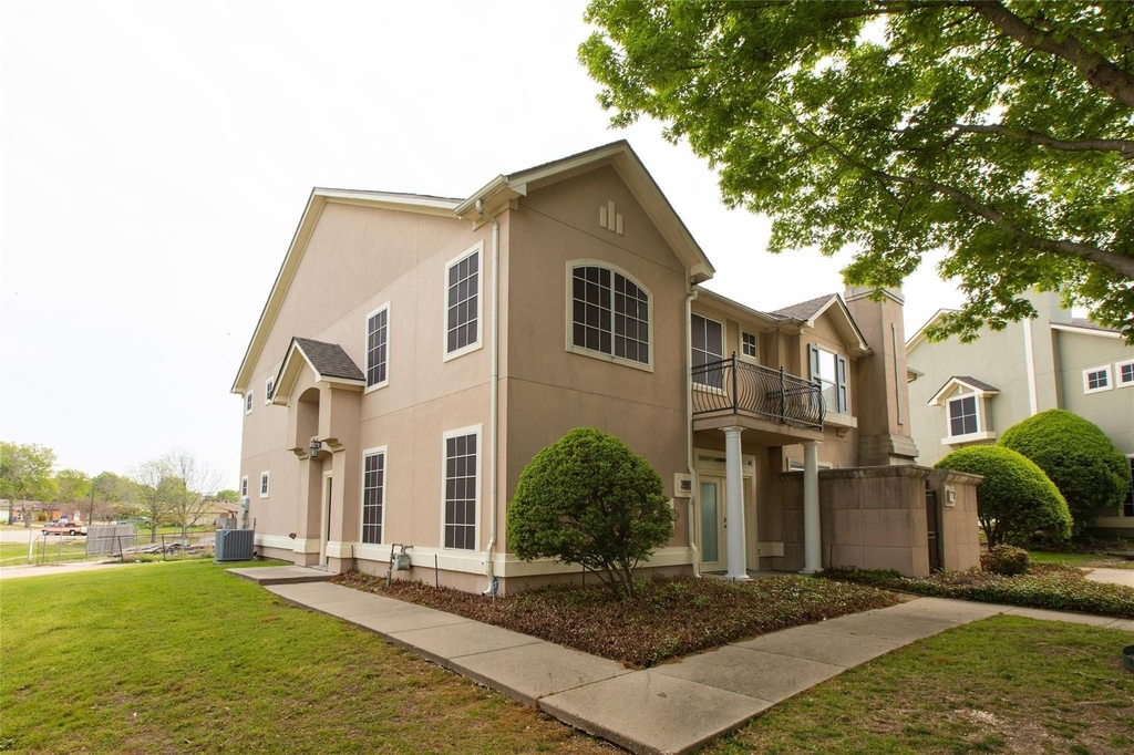 609 Regency Drive - Photo 1