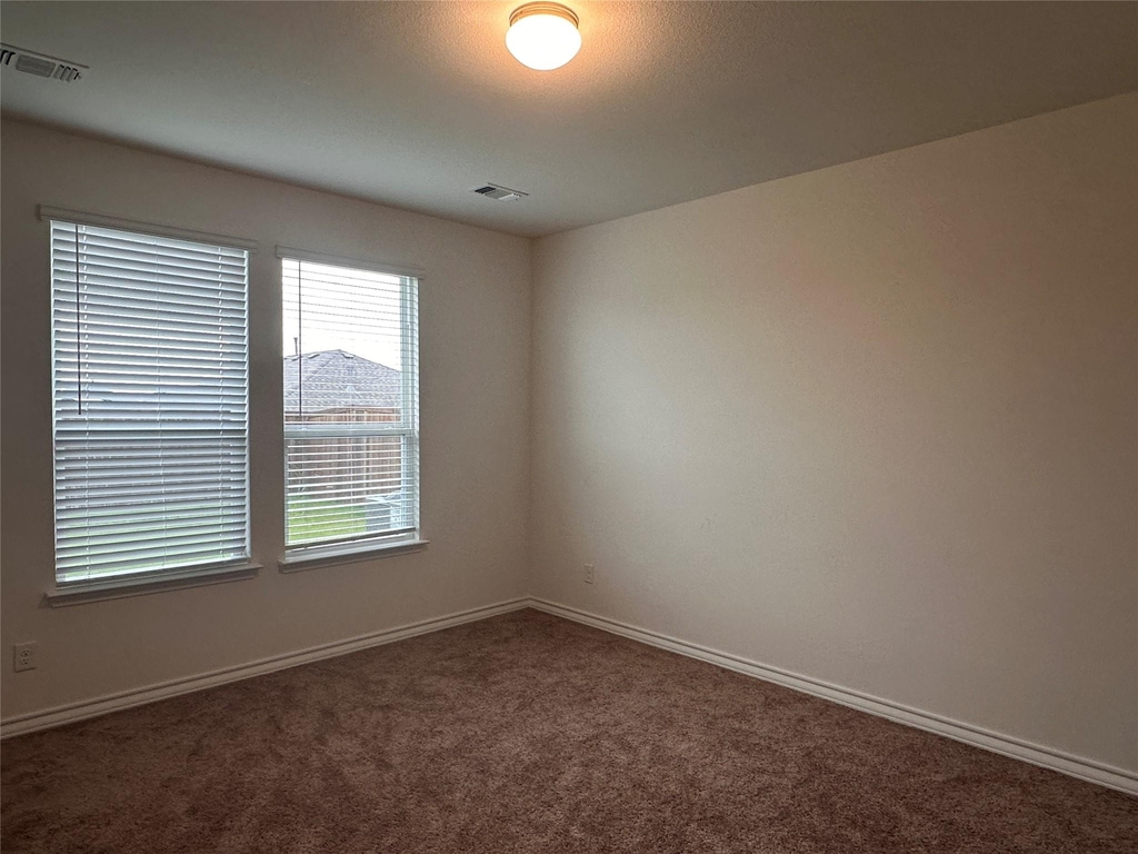 663 Saxony Drive - Photo 5