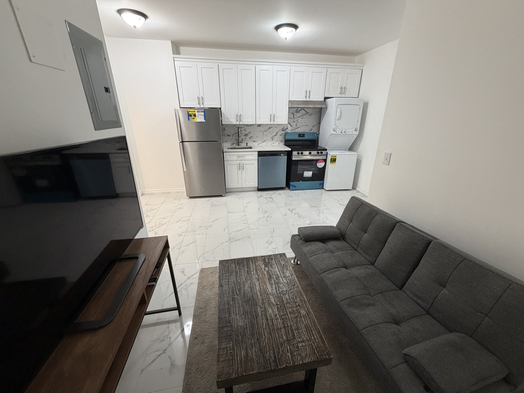 31st Ave - Photo 2