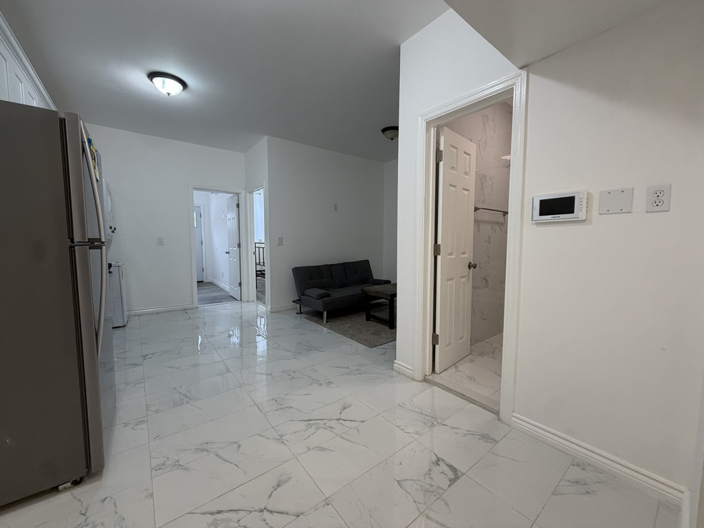 31st Ave - Photo 9