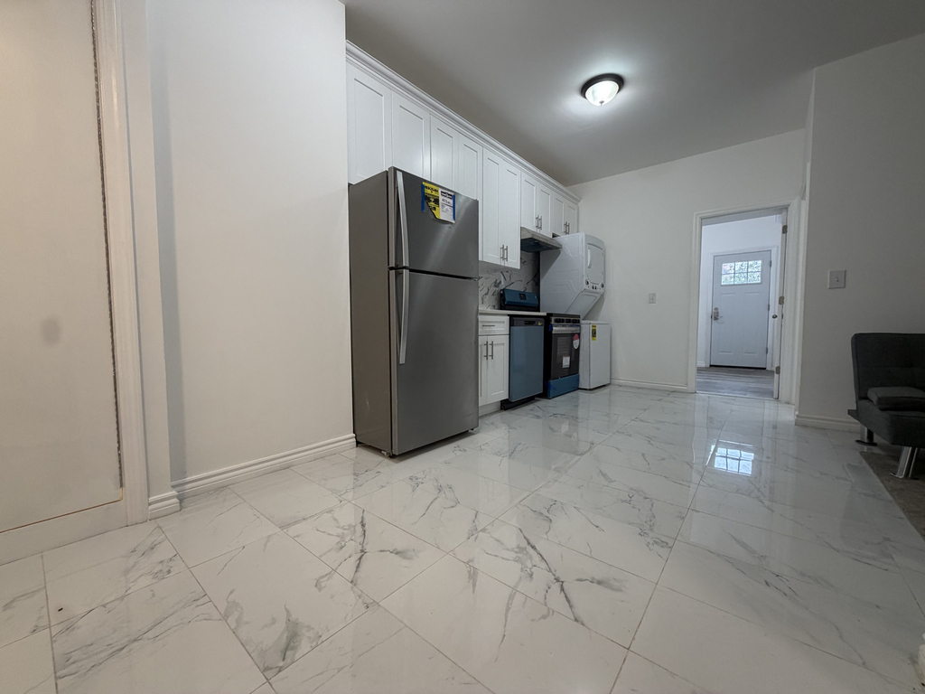 31st Ave - Photo 8