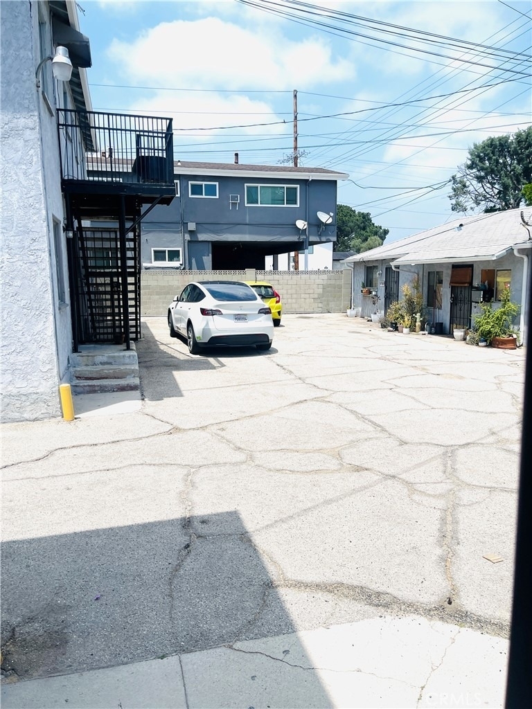 5754 Vineland Avenue - Photo 17