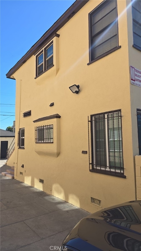 1022 W 57th - Photo 1