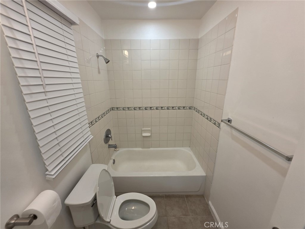 1022 W 57th - Photo 20