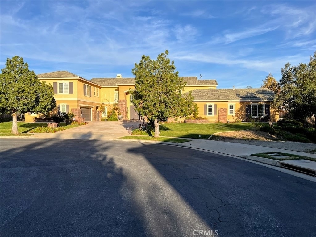1583 Twin Oaks Circle - Photo 0