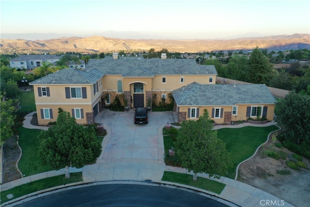 1583 Twin Oaks Circle - Photo 1