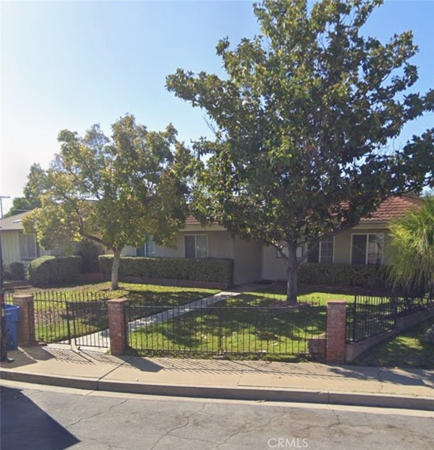 1915 Ervilla Place - Photo 0