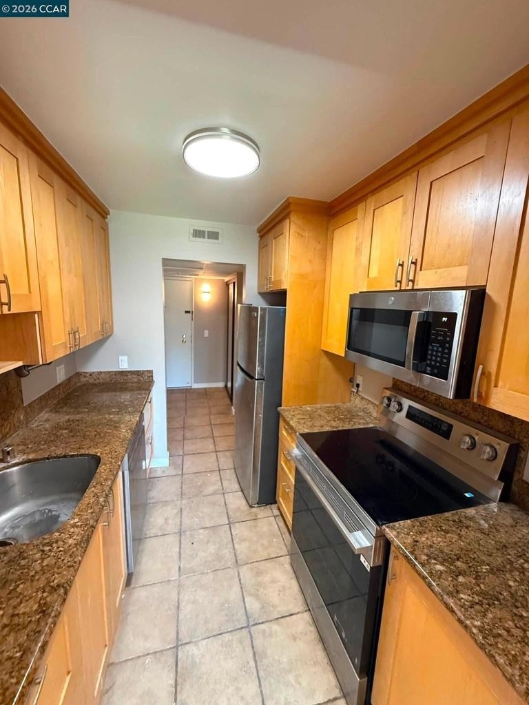 330 N Civic - Photo 10