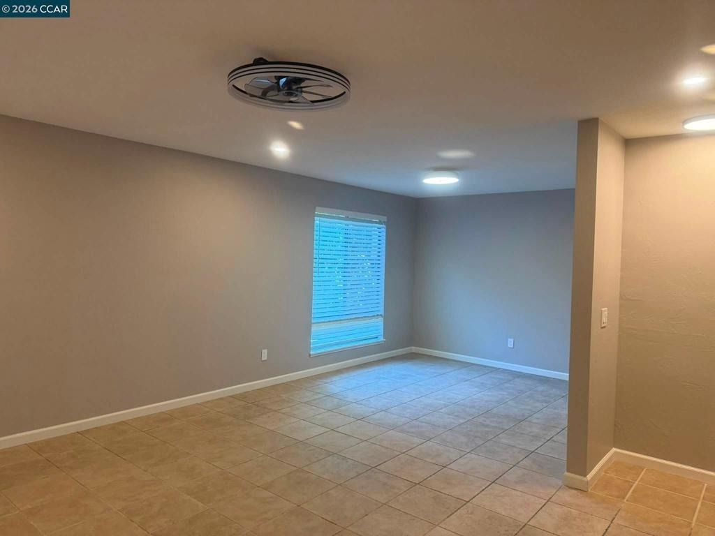 330 N Civic - Photo 5