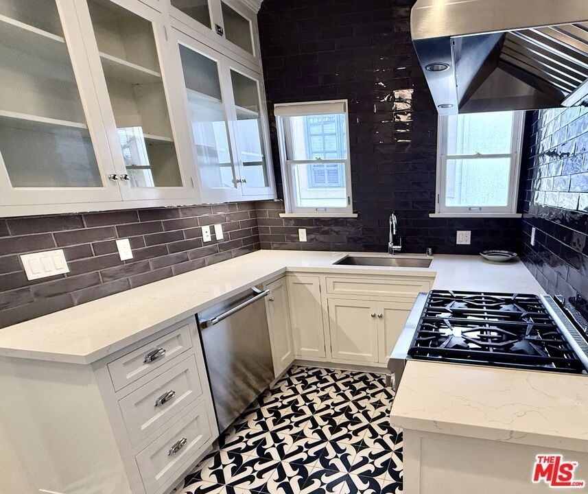 1330 N Harper Avenue - Photo 19