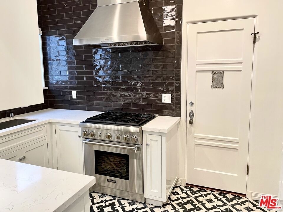 1330 N Harper Avenue - Photo 21