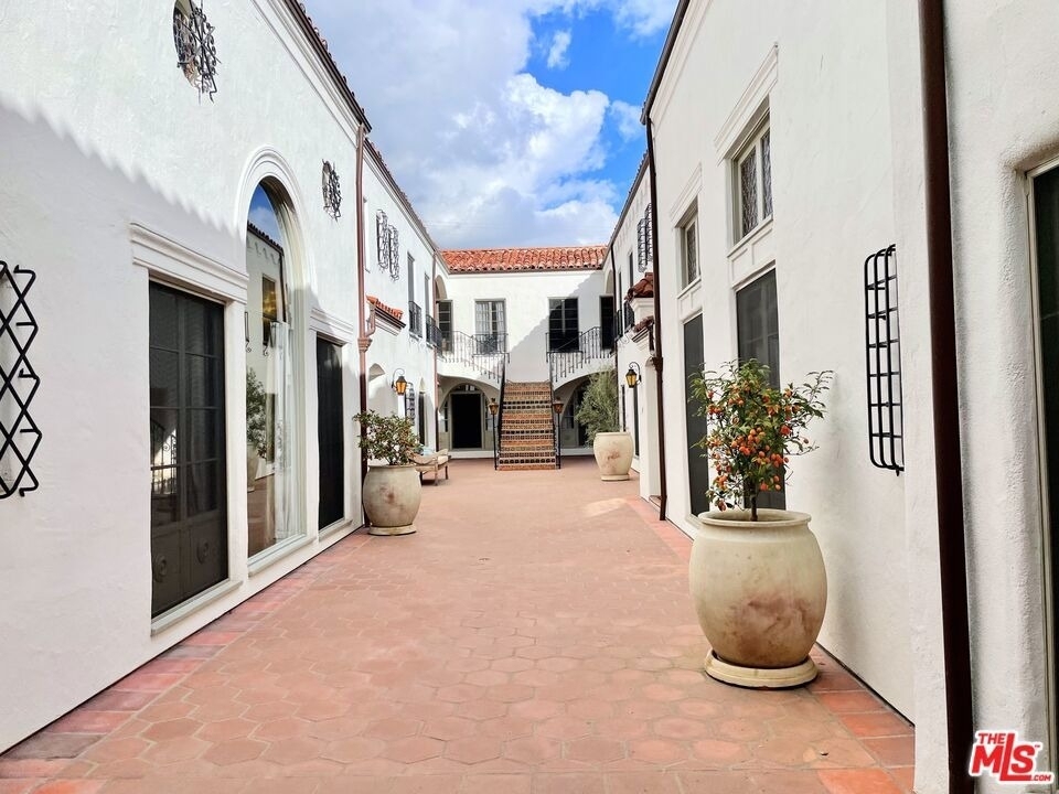 1330 N Harper Avenue - Photo 4