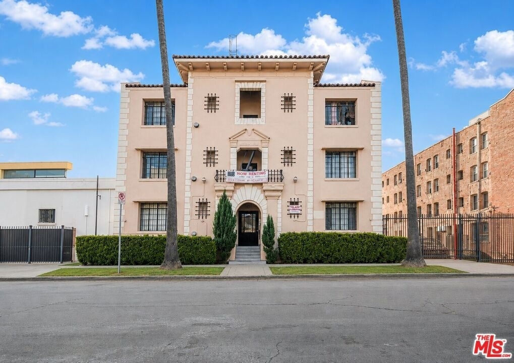 259 S Harvard Boulevard - Photo 0