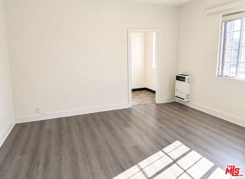 259 S Harvard Boulevard - Photo 1