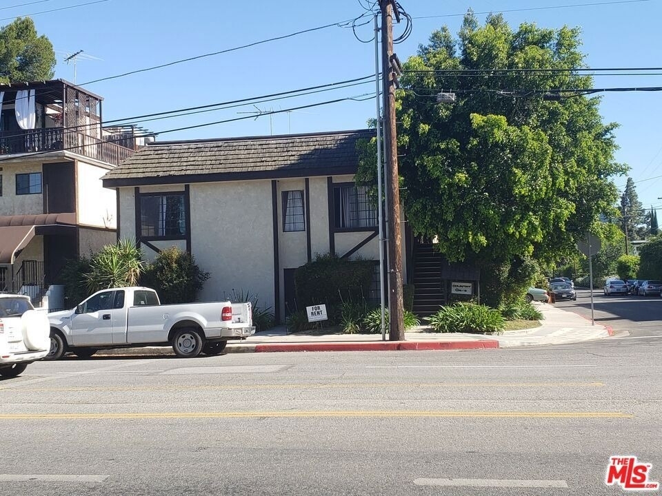 5170 N Columbus Avenue - Photo 1