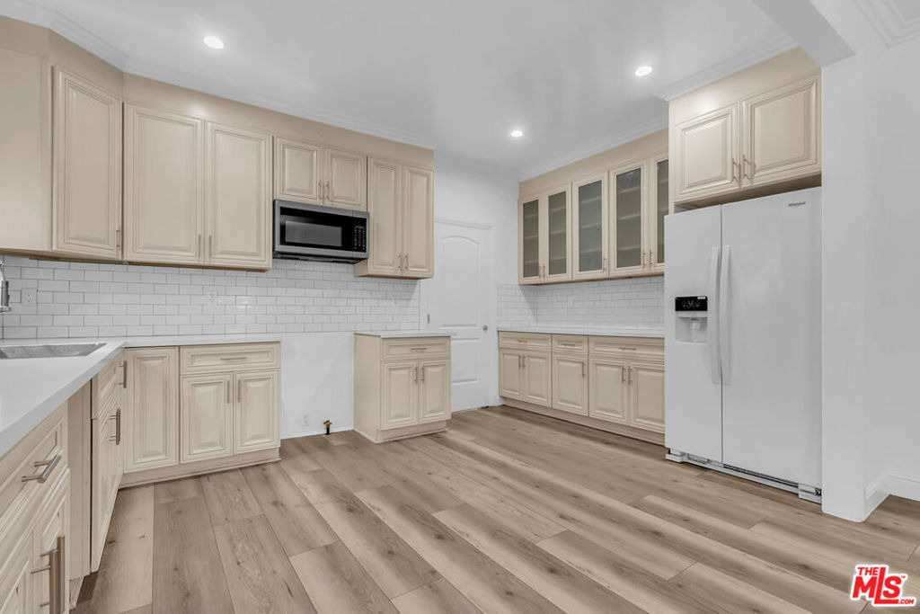 261 W 43rd Place - Photo 7