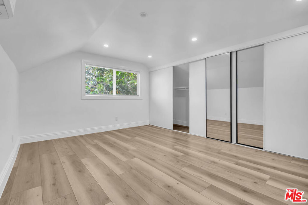 261 W 43rd Place - Photo 19