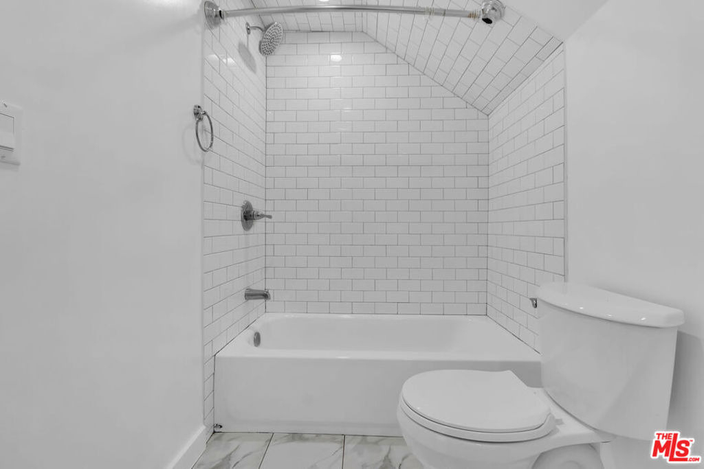 261 W 43rd Place - Photo 24