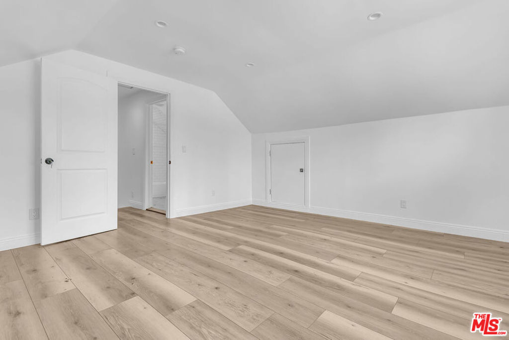 261 W 43rd Place - Photo 22
