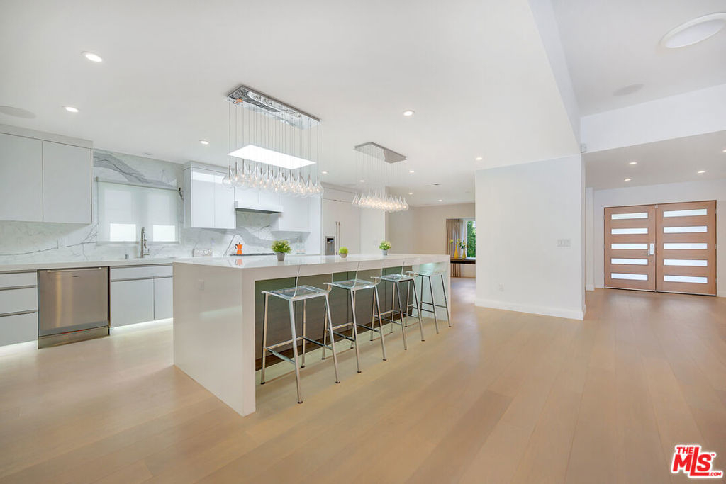 344 S Roxbury Drive - Photo 6
