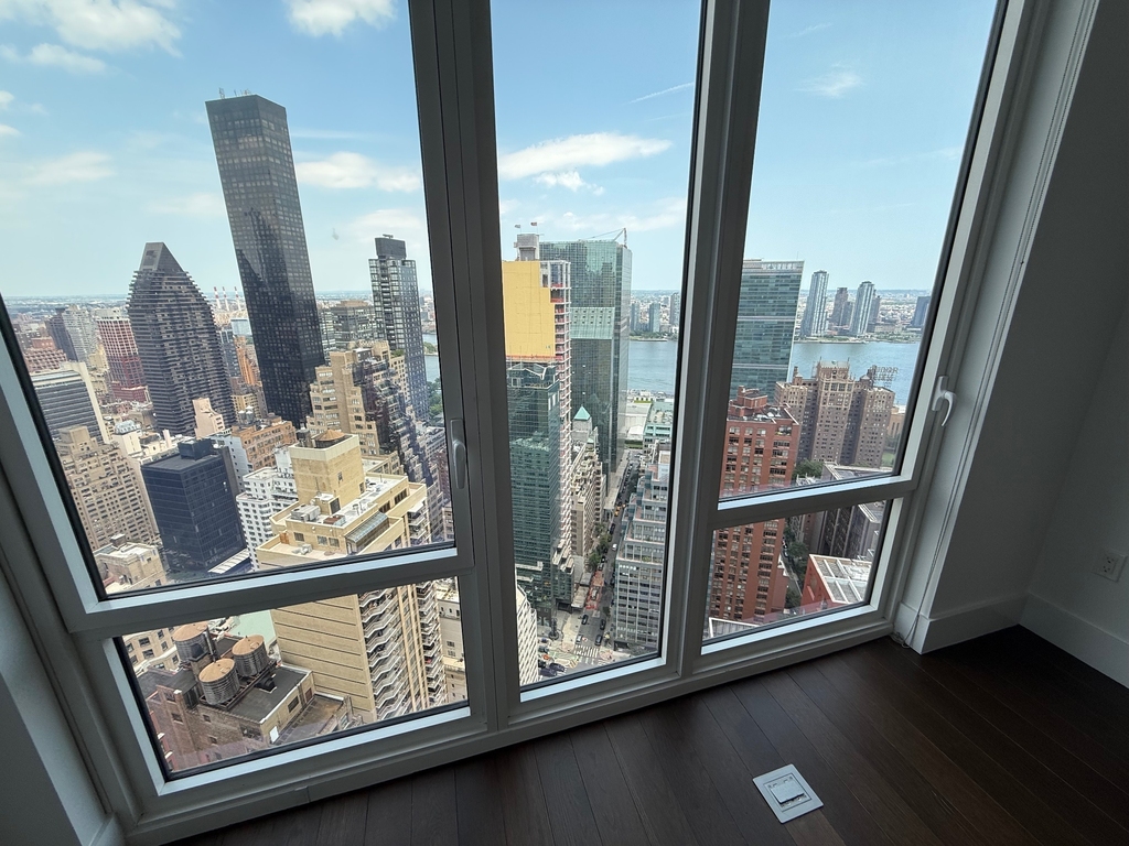 222 East 44th Street - Photo 5