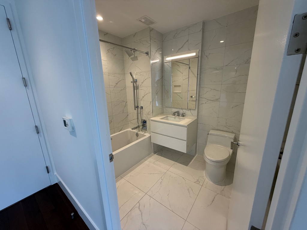 222 East 44th Street - Photo 3