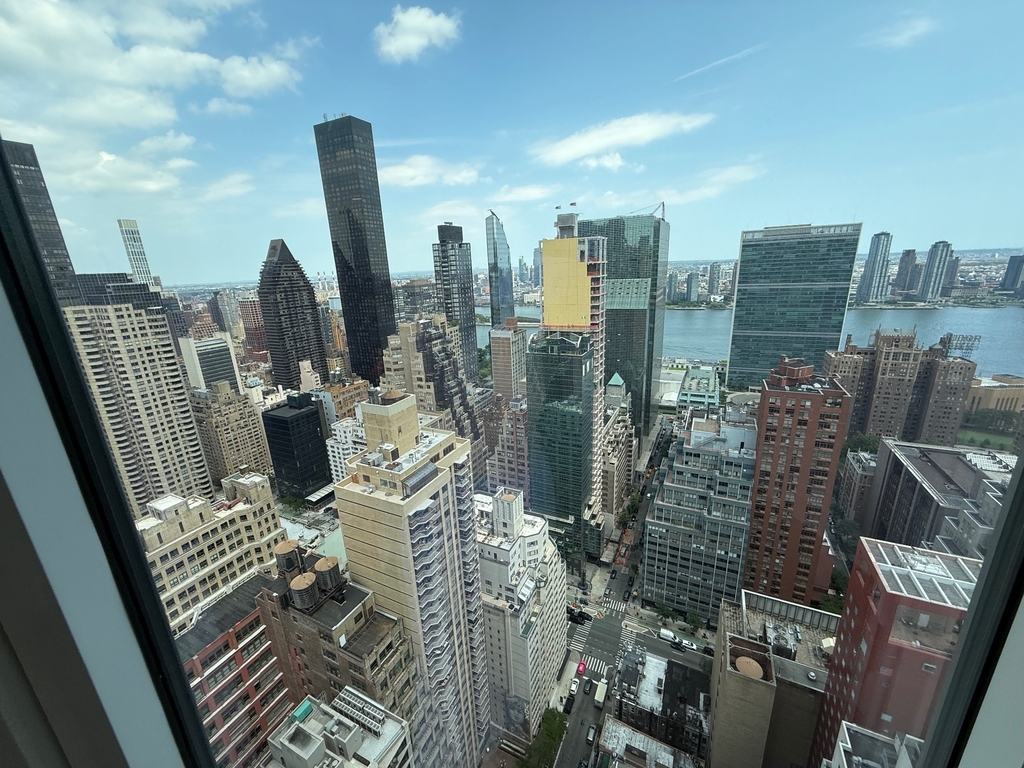 222 East 44th Street - Photo 6